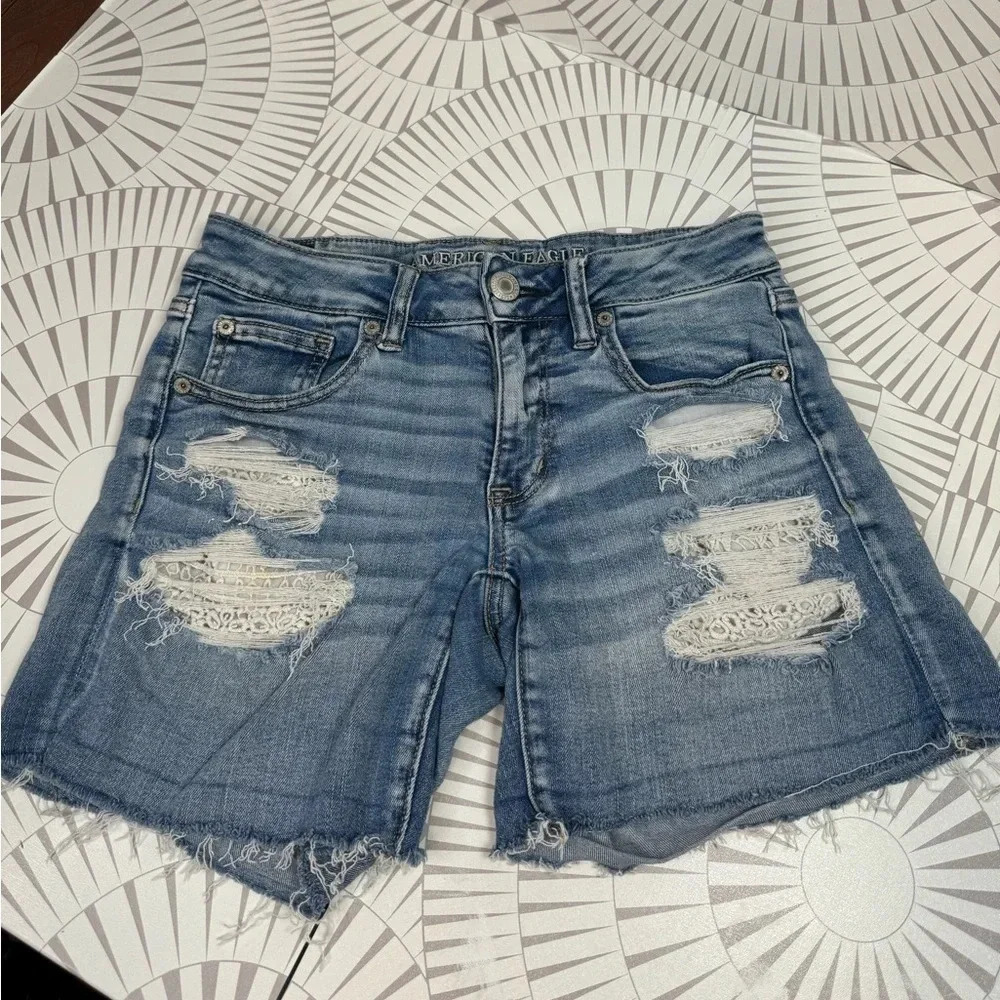 American Eagle Women’s Jean Shorts Midi with Lace‎ behind Distressing Size 6